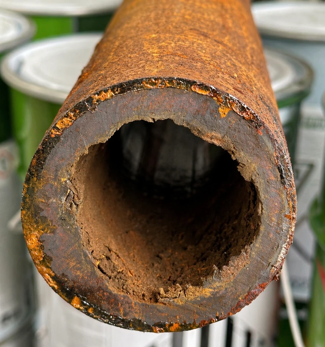 Canalisation avant - tuyau rouillé et encrassé