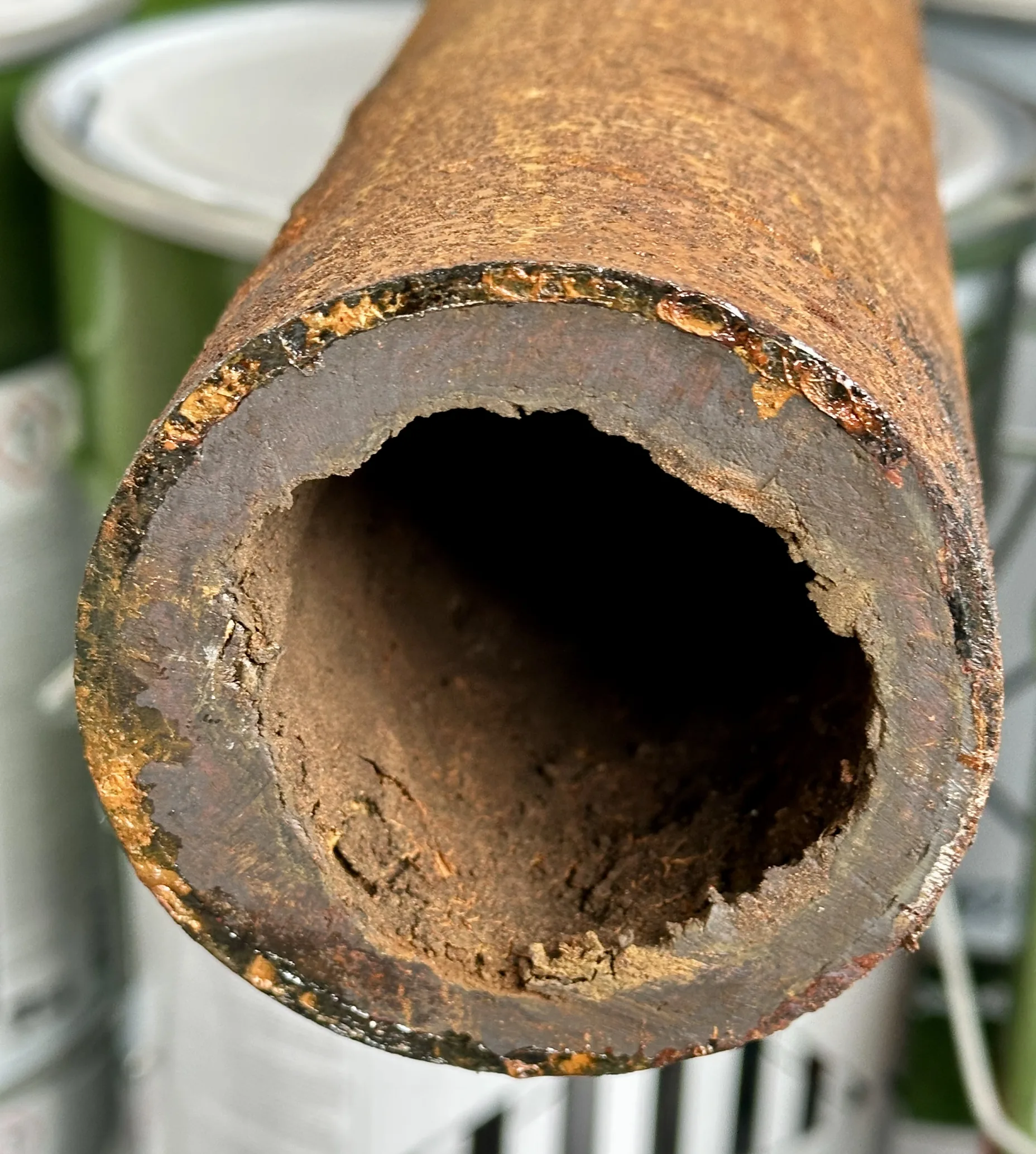 Canalisation avant - tuyau rouillé et encrassé