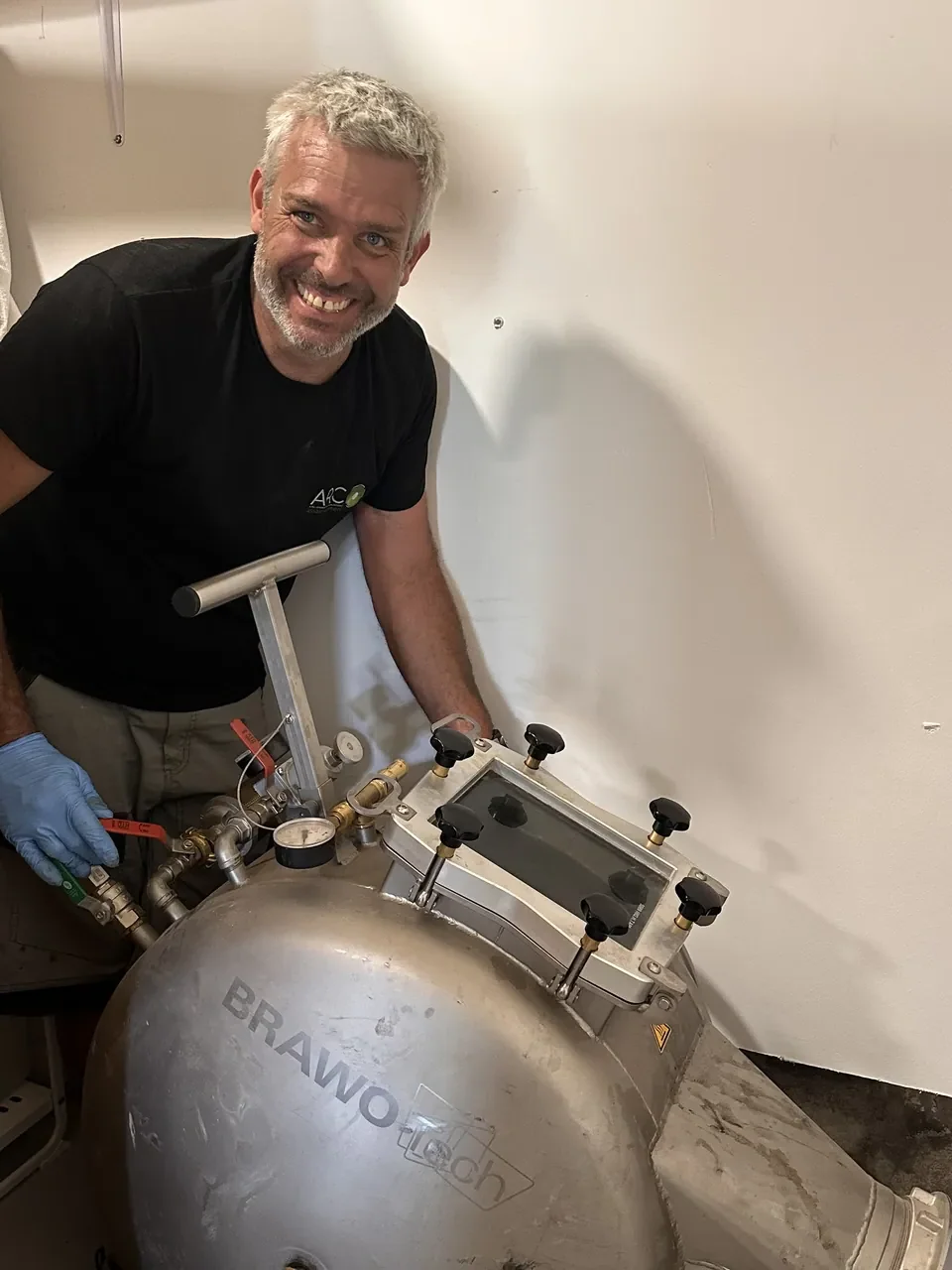 Comparaison entre une canalisation chemisee et un tuyau neuf apres remplacement