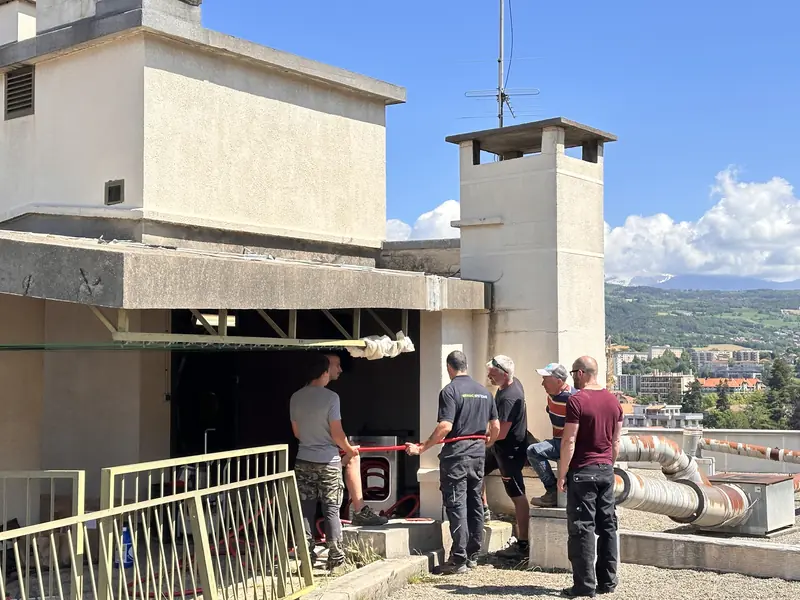 Équipe ARC en toiture copropriété Concorde Gap — réhabilitation collecteur